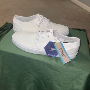 TOMS Classic White Lace-Up Shoes